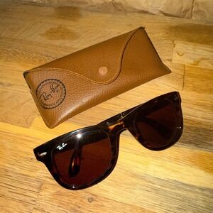 Rayban Wayfarer Folding Sunglasses and Case